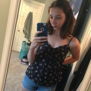 American Eagle top size small.